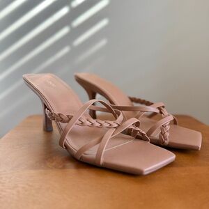 NWOT ASOS Design Hottie Mid-Heeled Mules Size 9 in Camel
